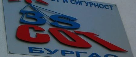   Два екипа на бургаската охранителна фирма „3С СОТ“ ООД осуетиха обир на банкомат. Сигналът е подаден от охранител в банка „Пиреос“. Мъж се опитал да разбие устройството, за да...