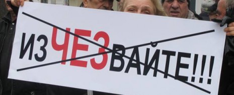   Солидната субсидия позволява на политическите сили да имат впечатляващи депозити, лихвите по които дори не се облагат с данък ВЕНЕЛИНА АНГЕЛОВА, ЛЮДМИЛ ИЛИЕВ Въпреки сриващото се доверие в политическата...