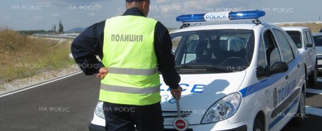 В борбата срещу високите скорости пътната полиция в Русия разчита не само на строгите закони, но и на Божията помощ. Там пътните полицаи често обикалят с попове, пише „Дойче веле“...