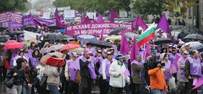   Диана Зайкова   С „историческа победа“ може да се похвали от днес Синдикатът на българските учители (СБУ) към КНСБ. На пресконференция лидерът на учителското синдикално крило Янка Такева обяви,...