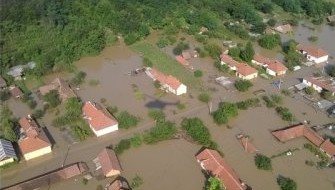 В Приморско, Димитровград и Харманли е обявено бедствено положение; интензивните валежи са нанесли щети по пътните артерии на територията на област Бургас                                                   Преливащата Дяволска река в Приморско                                                                               Източник:                                                                     ...