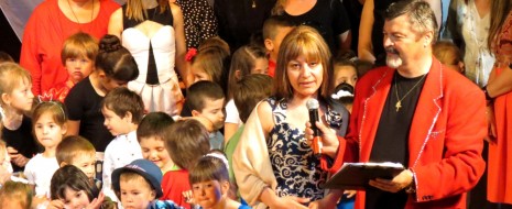 В момента в България работят 85 000 учители в средното образование, което представлява намаление със 70% от 2000-та година насам, съобщи в събота председателят на Синдиката „Образование“ към КТ „Подкрепа“...