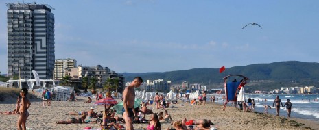 Собственици на хотели и наематели взеха седем плажа на концесия за 15 години Лили Границка Първият опит за екоконцесия на плажове по българското Черноморие претърпя неуспех. Причината – в предложенията...