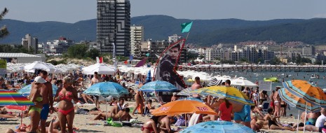 Регионалното министерство иска прекратяването на четири договора Санкции за над 1 млн. лв. са наложени на концесионери и наематели на плажове през изминалия летен туристически сезон по Черноморието заради нарушения....