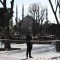   Автор: news.bg     Силна експлозия разтърси историческия площад „Султанахмет” в турския град Истанбул. 10 души загинаха, а 15 пострадаха при нападение на атентатор самоубиец, обявиха от турското правителство....
