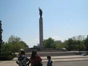 alio6a-pametnik.jpghnhnh