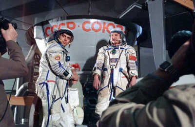 first_long-duration_scientific_expedition_to_mir_rian_00142379_b