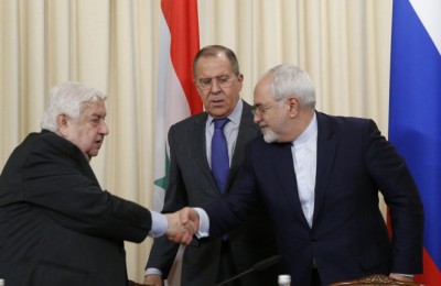 epa05907213 Russian Foreign Minister Sergei Lavrov (C), Syrian Foreign Minister Walid Muallem (L) and Iranian Foreign Minister Mohammad Javada Zarif (R) shake hands after delivering a joint news conference after official talks at the Russian Foreign Ministry guest house in Moscow, Russia, 14 April 2017.  EPA/SERGEI CHIRIKOV