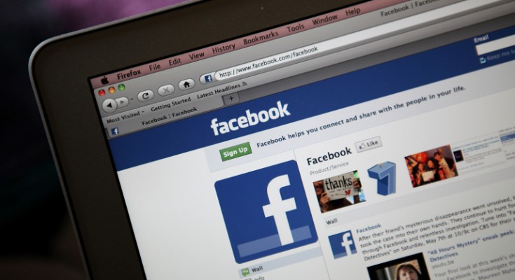 SAN ANSELMO, CA - MAY 09:  The Facebook website is displayed on a laptop computer on May 9, 2011 in San Anselmo, California.  An investigation by The Pew Research Center found that Facebook has become a player in the news industry as the popular social media site is driving an increasing amount of traffic to news web sites.  (Photo Illustration by Justin Sullivan/Getty Images)
