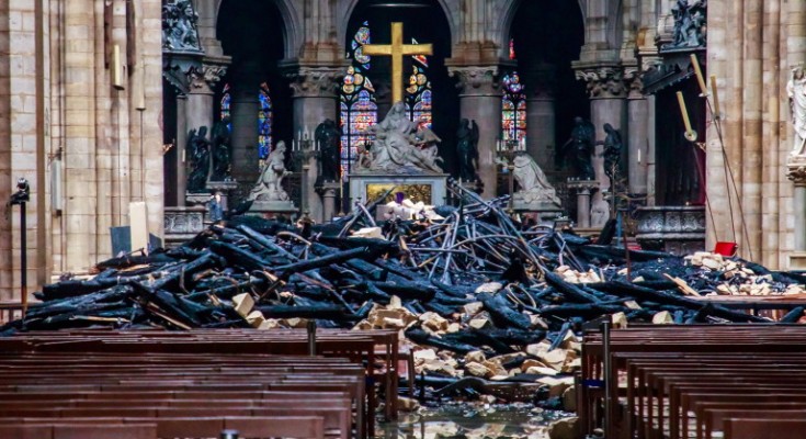 epaselect epa07510428 View of the debris inside the Notre-Dame-de Paris in the aftermath of a fire that devastated the cathedral during the visit of French Interior Minister Christophe Castaner (not pictured)  in Paris, France, 16 April 2019. A fire started in the late afternoon 15 April in one of the most visited monuments of the French capital.  EPA/CHRISTOPHE PETIT TESSON POOL