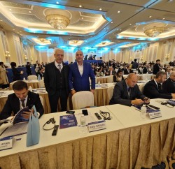 Инж. Пламен Панчев и зам.-кметът Николай Стаматов по време на форума в Макао(1)