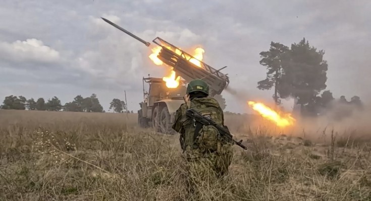 epa11609575 A handout still image taken from handout video provided on 17 September 2024 by the Russian Defence Ministry shows a Russian BM-21 Grad, a self-propelled 122 mm multiple rocket launcher, firing towards Ukrainian positions at an undisclosed location in Russia.  EPA/RUSSIAN DEFENCE MINISTRY PRESS SERVICE/HANDOUT HANDOUT EDITORIAL USE ONLY/NO SALESHANDOUT EDITORIAL USE ONLY/NO SALES